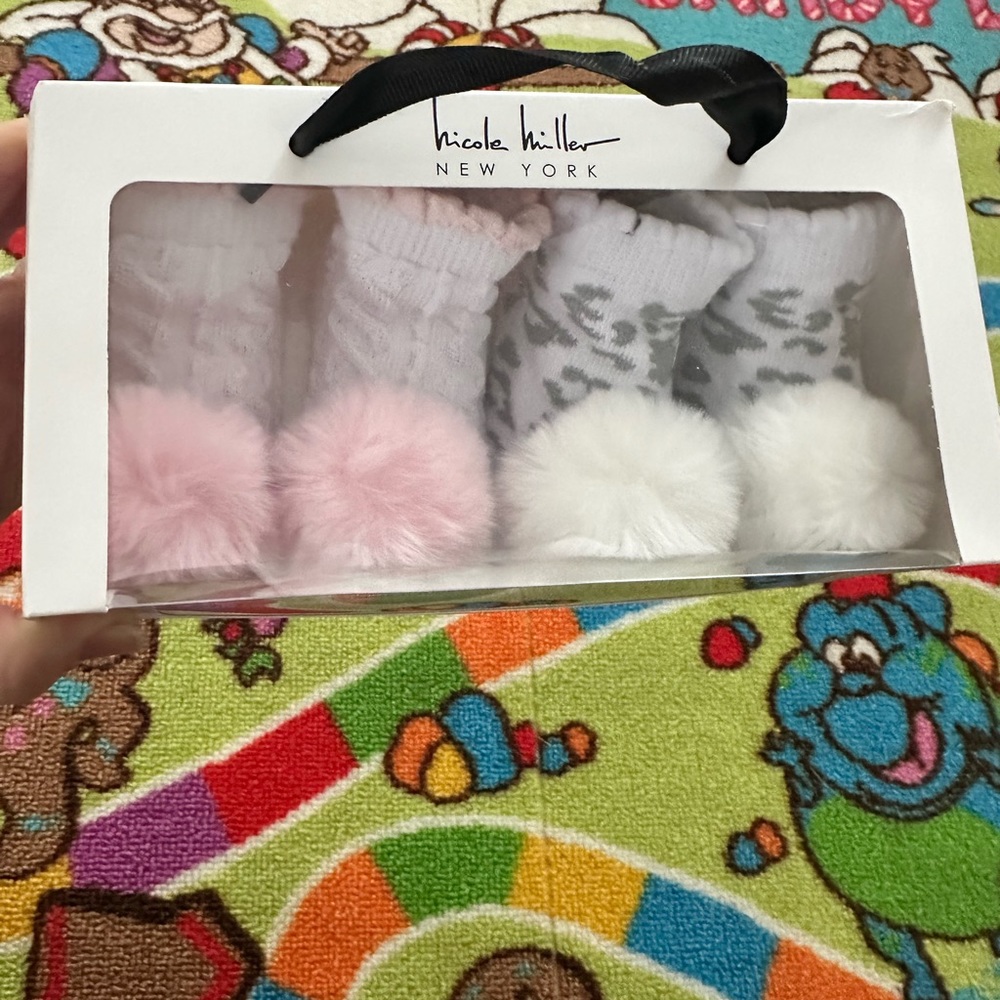 🐠2/$10🐠 Baby girls 🧒 Pom Pom socks. 🧦 NWT